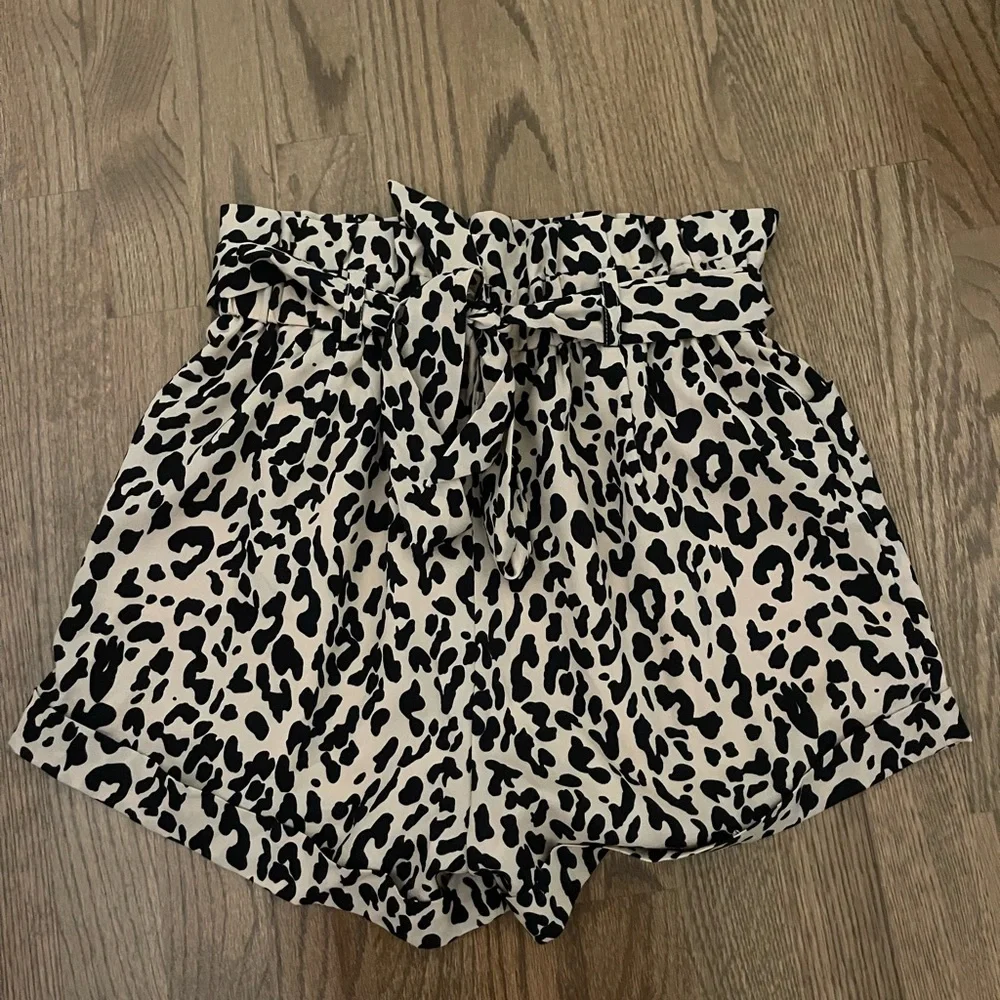 Cheetah high waisted shorts - Picture 2 of 3